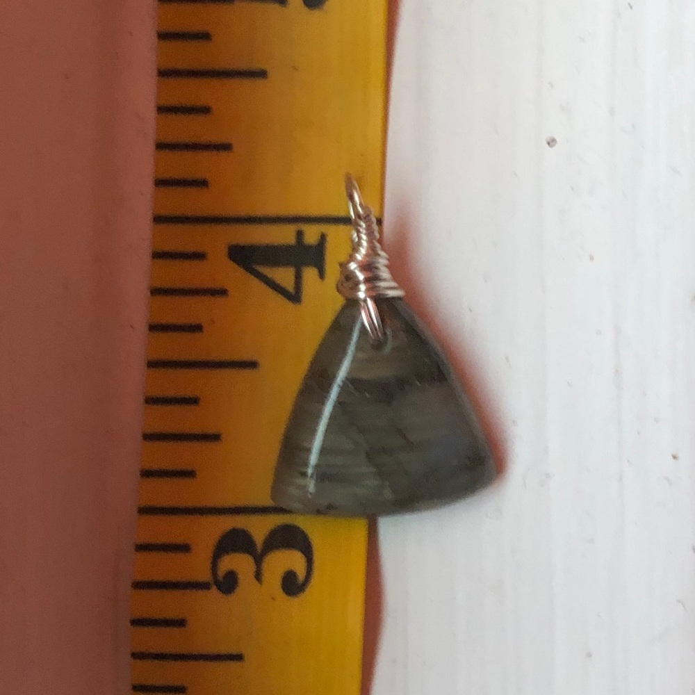 Labradorite Triangle pendant wire wrapped silver - Picture 7 of 7